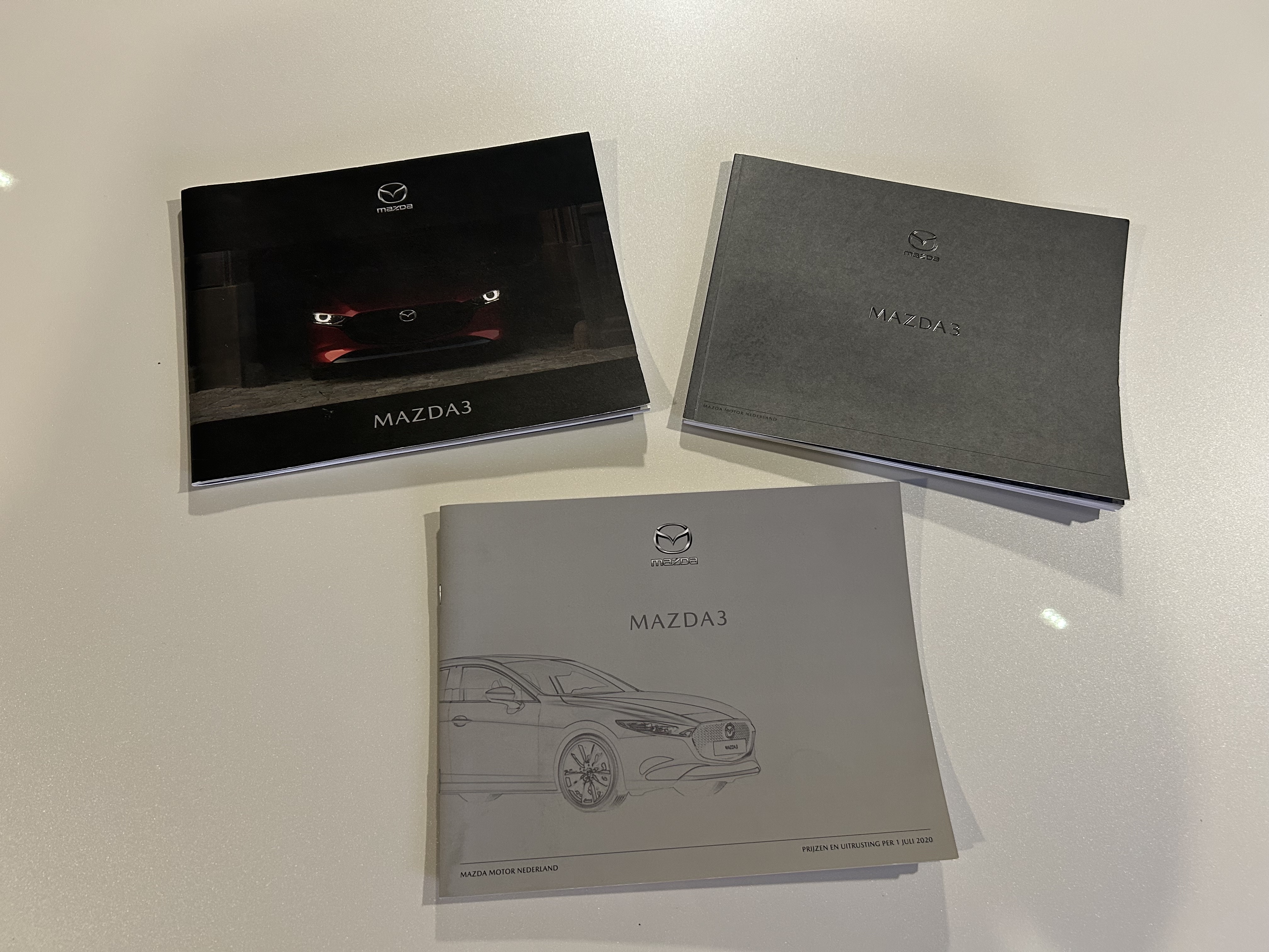 Mazda 3 2.0 Skyactiv-X 180 CV · Acabado LUXURY